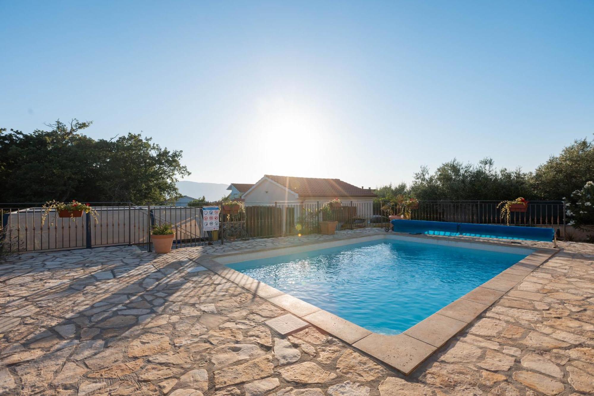 Villa Sara - Perfect Family Holiday Brzac Экстерьер фото