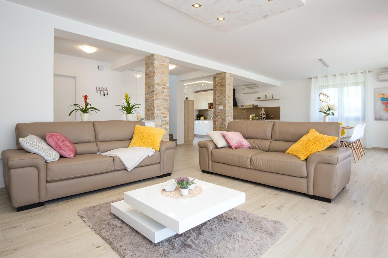 Villa Sara - Perfect Family Holiday Brzac Экстерьер фото