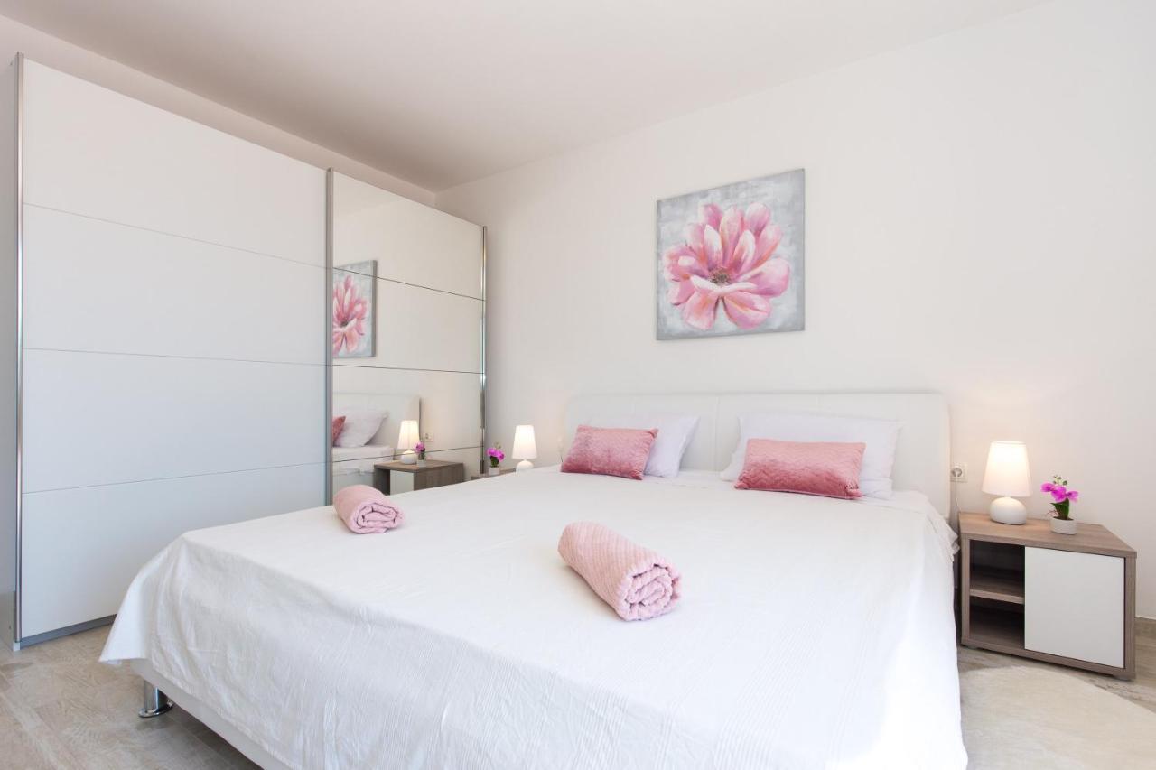 Villa Sara - Perfect Family Holiday Brzac Экстерьер фото