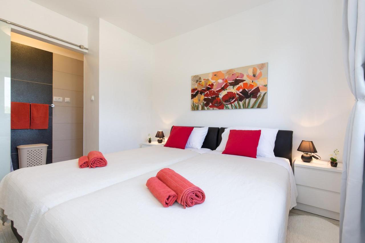 Villa Sara - Perfect Family Holiday Brzac Экстерьер фото