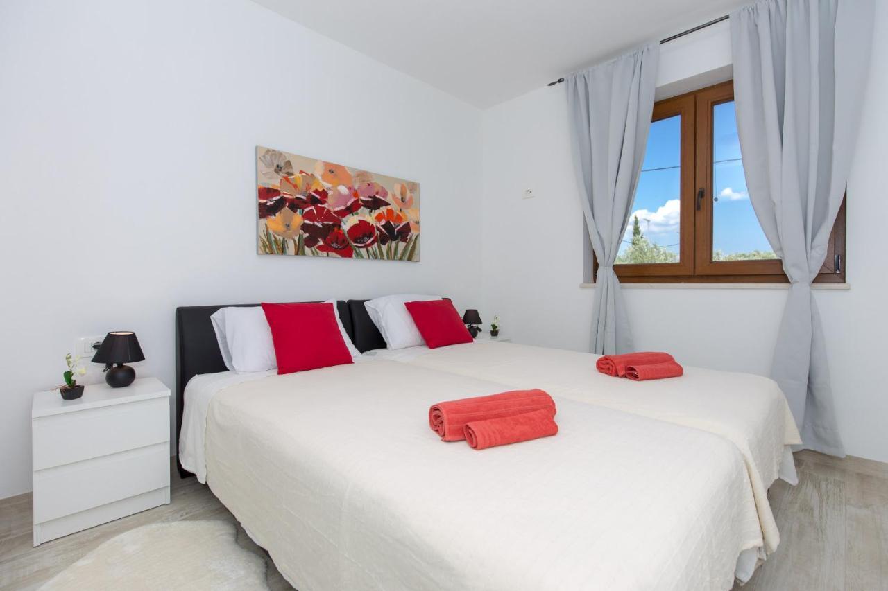 Villa Sara - Perfect Family Holiday Brzac Экстерьер фото